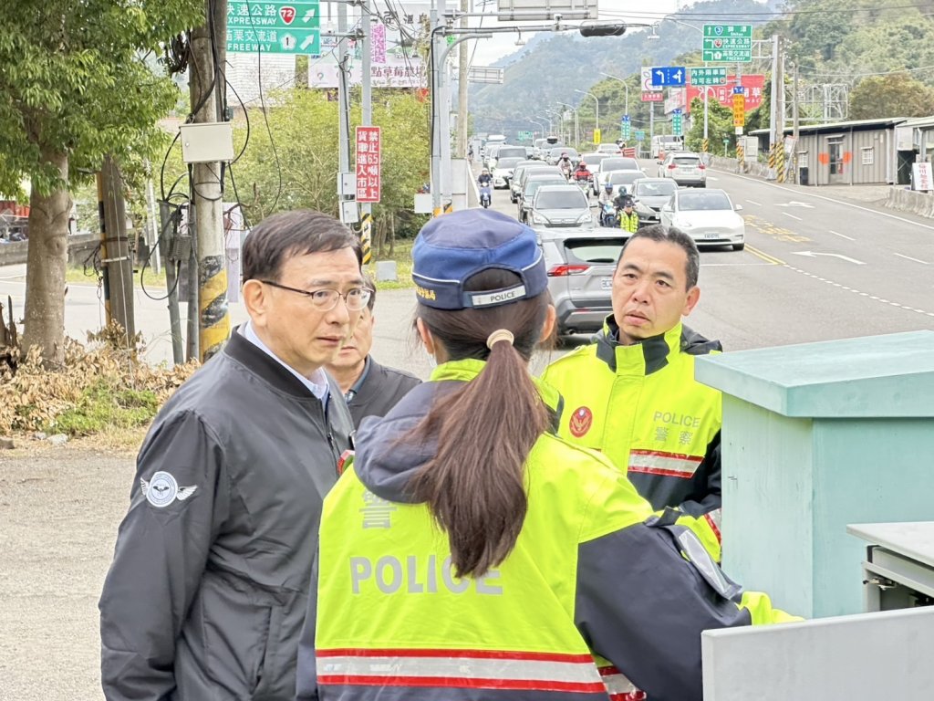 苗警局長甫上任親自視察重要交通路口｜ 用心守護春節交通順暢