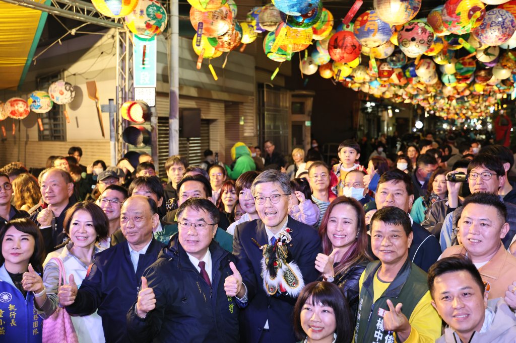 第十三屆普濟燈會閃耀登場 黃偉哲應邀點燈盼來年會更好