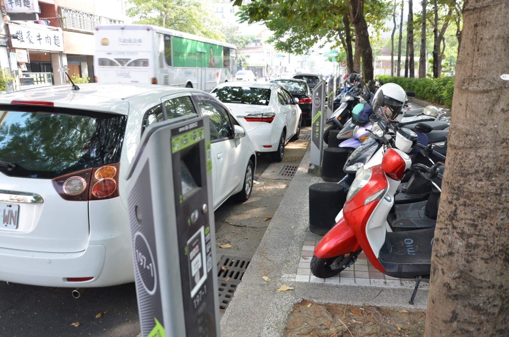 春節年初四路邊停車恢復收費 擴大停車供給