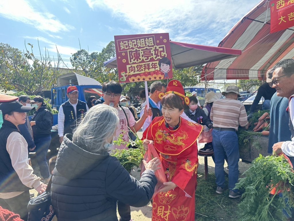 「眾神之都」迎財神 陳亭妃化身妃妃財神初四分享「好彩頭」祈福納財