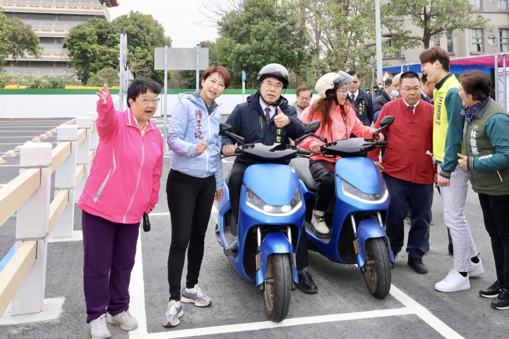 大新營區首座機車練習場啟用 黃偉哲親自試騎 歡迎無照民眾前來練習