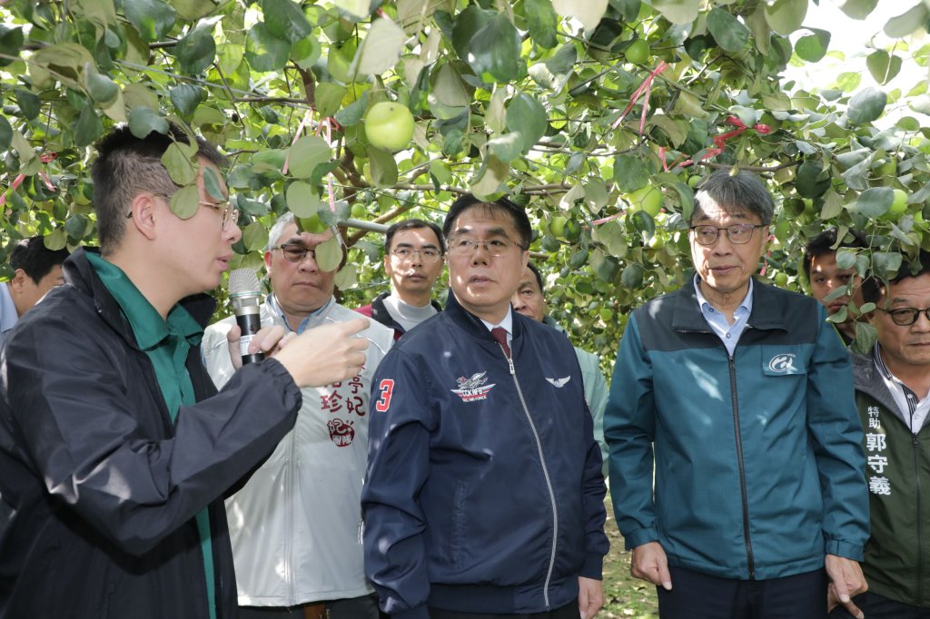 農業部長陳駿季視察楠西震災現況 黃偉哲盼加速協助農民復耕復建  