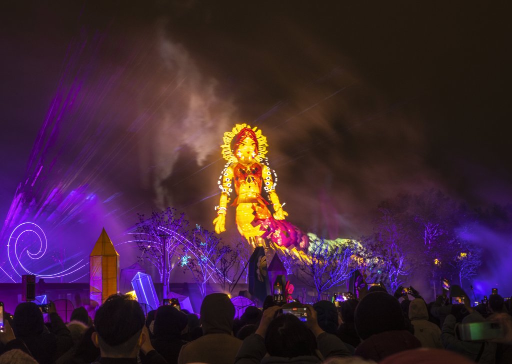 中台灣元宵燈會點亮台中中央公園  女媧主燈「蛇」出來，未演先轟動！