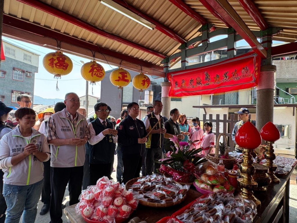 二月初二土地公聖誕 南市客委會在東山區舉行祝壽儀式 黃偉哲現場發送供品給民眾共享