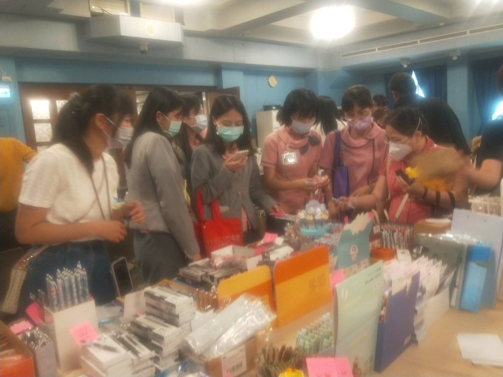 郭綜合護師節辦市集攤位活動 讓全院護理工作人員紓解壓力