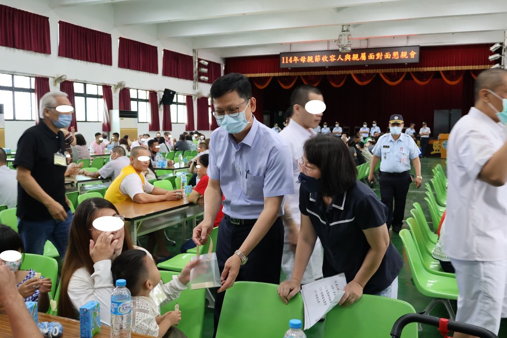 面對面懇親會，有奬徵答反詐騙　母親節前溫馨禮品留餘香