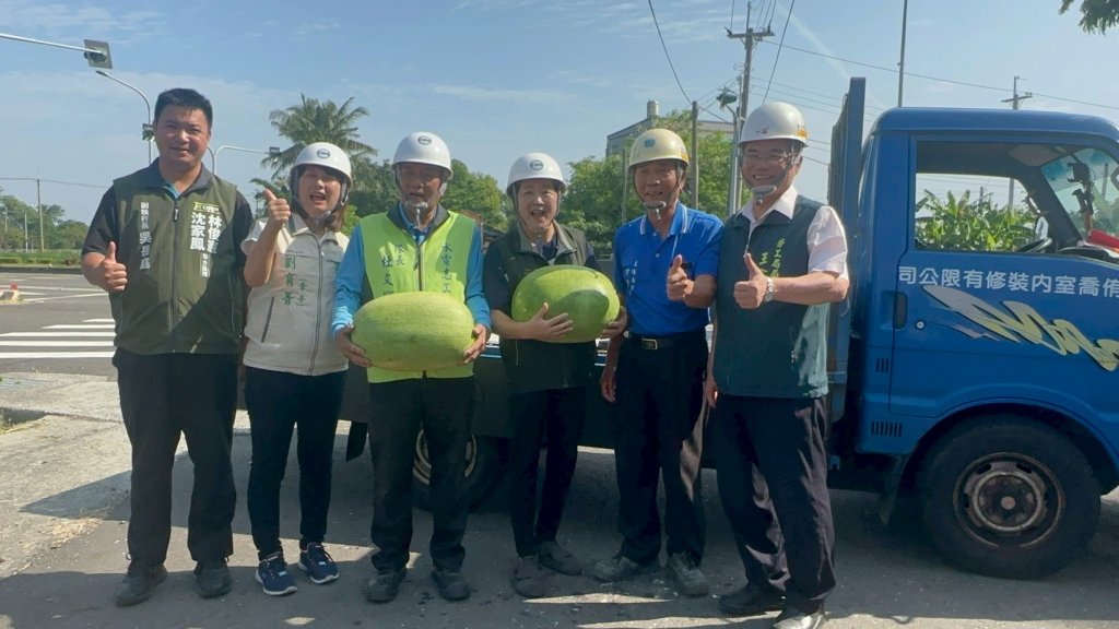 勞工局做工行善團修繕志工傳遞溫馨五月情 兵分二路修復溫馨家園