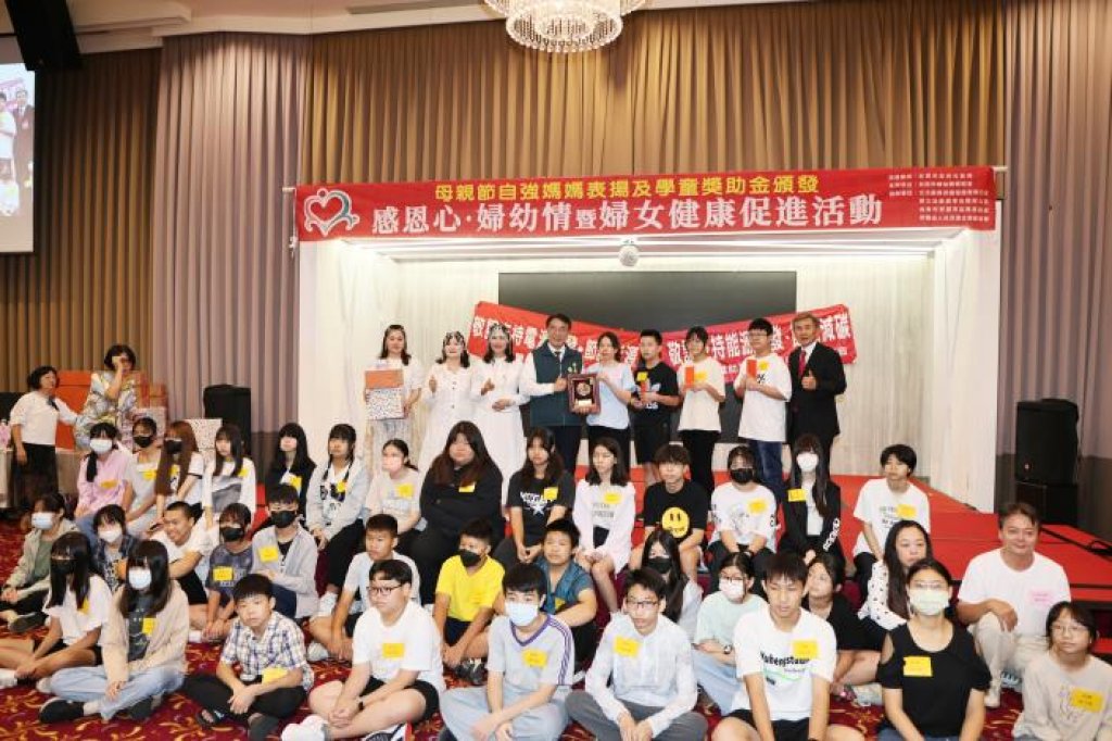台南婦幼關懷協會母親節送暖 黃偉哲感謝點亮逆境家庭的希望之光