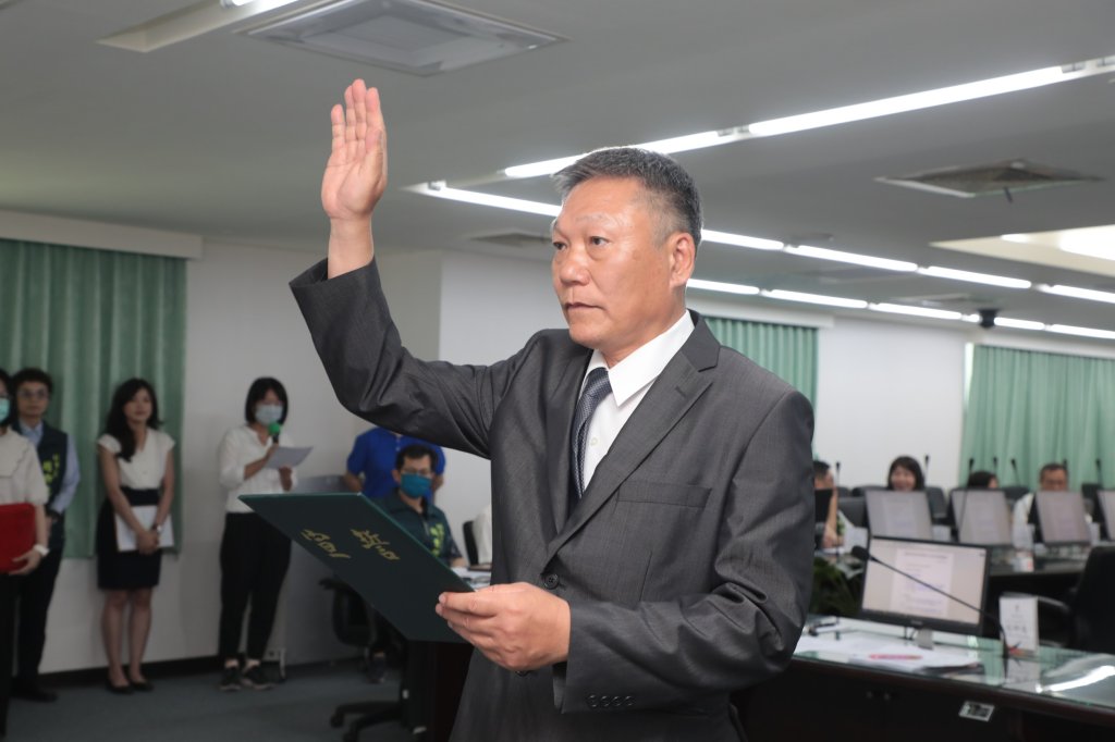 新營區新任區長陳宏田宣誓就職 黃偉哲勉勵勇於承擔、服務更好