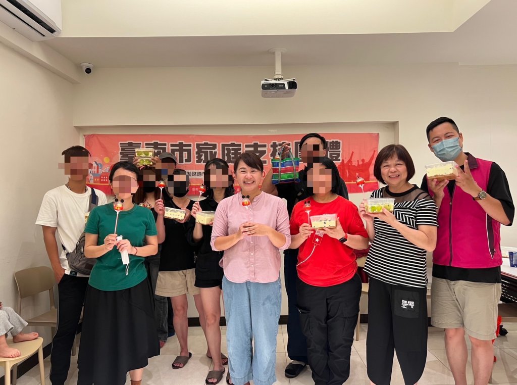 南市衛生局：手作母親節感恩蛋糕，促進藥癮者復歸幸福家庭
