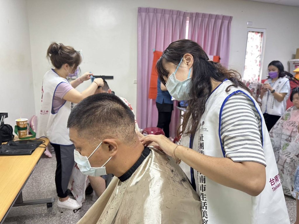 讓志工剪出幸福感 職業工會用專業傳遞溫情