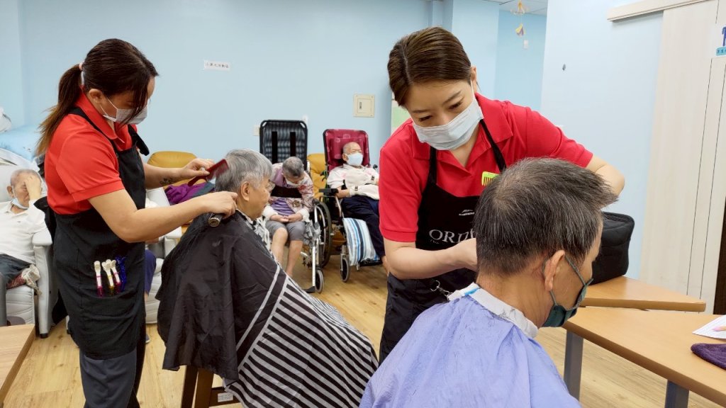 勞工局攜手職業工會 深入長照辦理義剪傳遞關懷