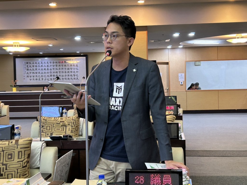 市議員李宗霖關心亞太棒球場『橫向』移動難！體育局應以『安全』為重改善！