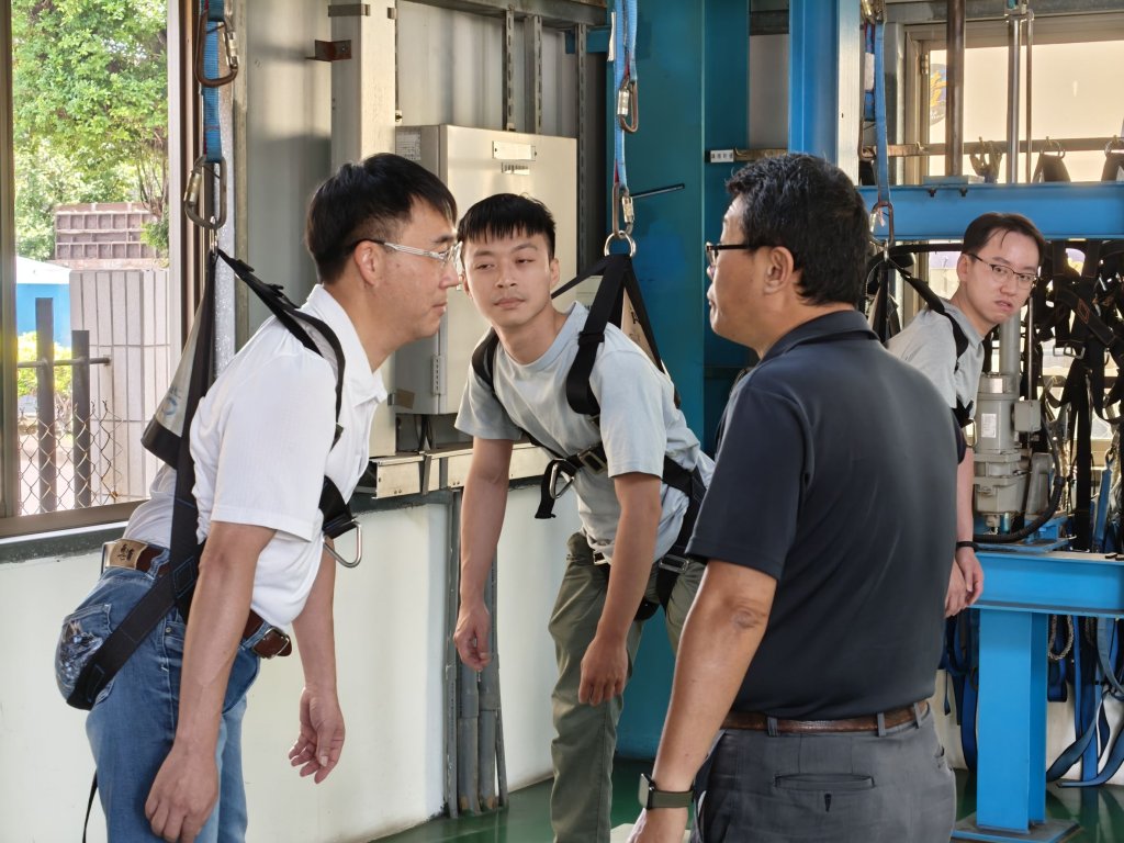 勞工局提升職安意識 帶修繕志工及工會幹部參加工安體感訓練