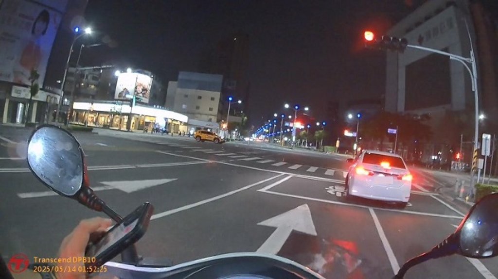 左營警深夜攔查交通違規  查獲毒品及五筆通緝案件