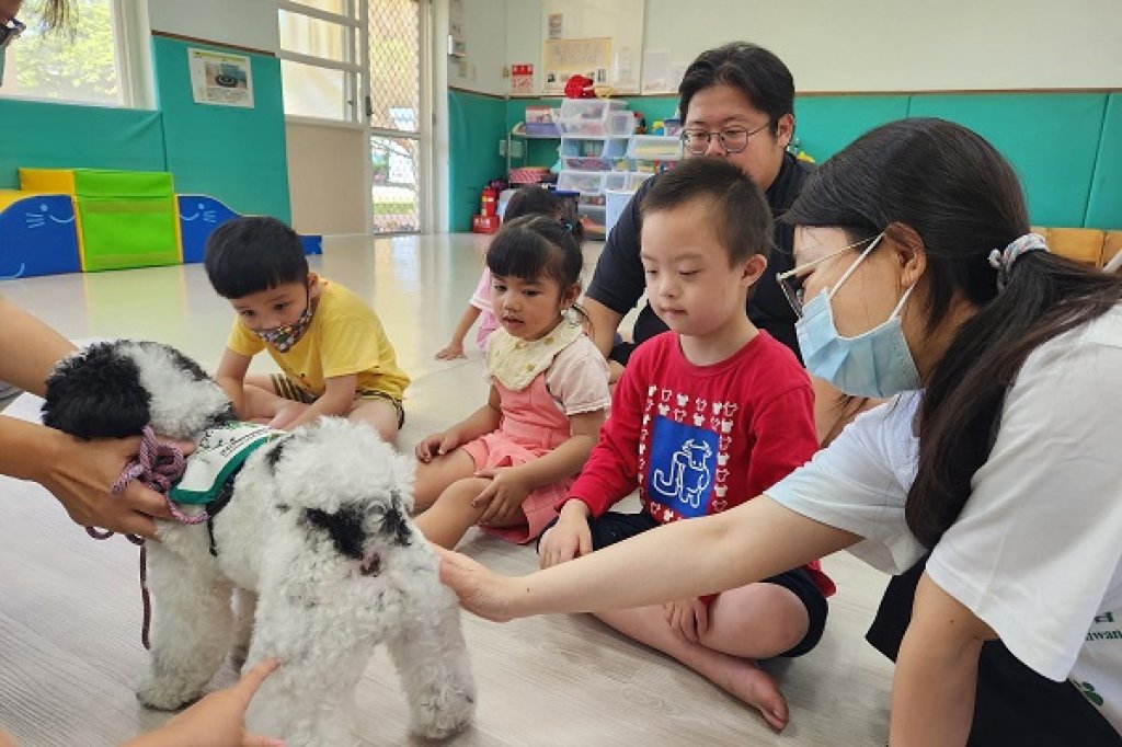  我們是好朋友 「動物輔療團體」課程 「毛」老師療癒慢飛天使