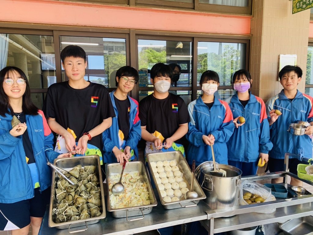 臺南學校午餐為考生加油打氣 期勉順利包高中