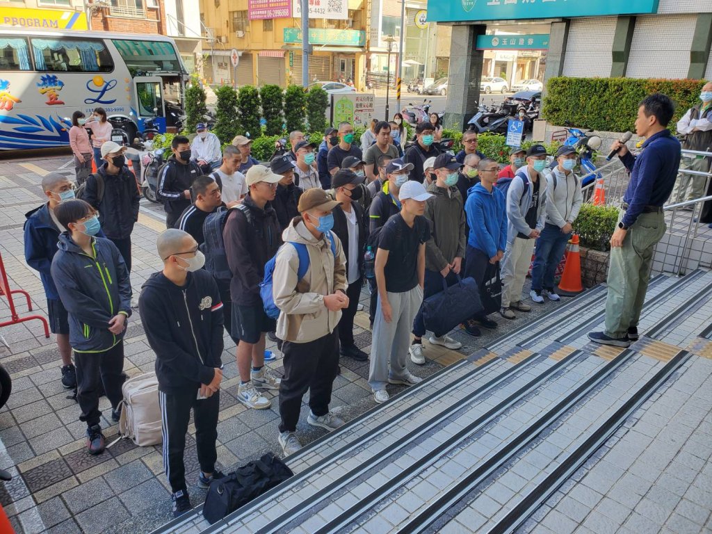 畢業季即將來臨 民政局提醒役男了解徵兵及優先入營規定