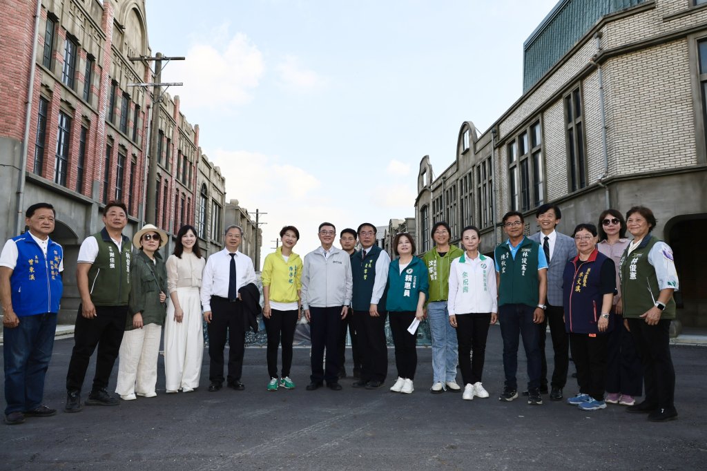 中央地方攜手打造國家級影視基地 黃偉哲陪同行政院長卓榮泰視察岸內影視基地