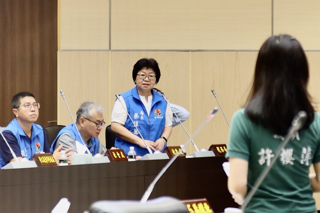 縣政質詢 議員關注交通與長者福利 縣長回應：財政拮据 須量入為出