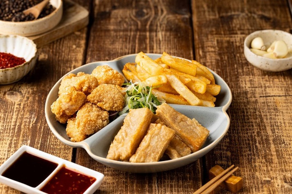 北村豆腐家料理新上市 嫩豆腐煲溫潤與濃烈 一次擁有全新風味炸雞 兩種口味一次收服味蕾 65000道地國民美食免費送