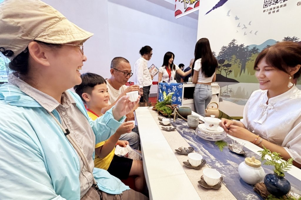 國際觀光博覽會特色茶席體驗趣　獅頭山竹縣峨眉湖畔美風景再現邀您品茶打卡拿限量喔熊公仔！
