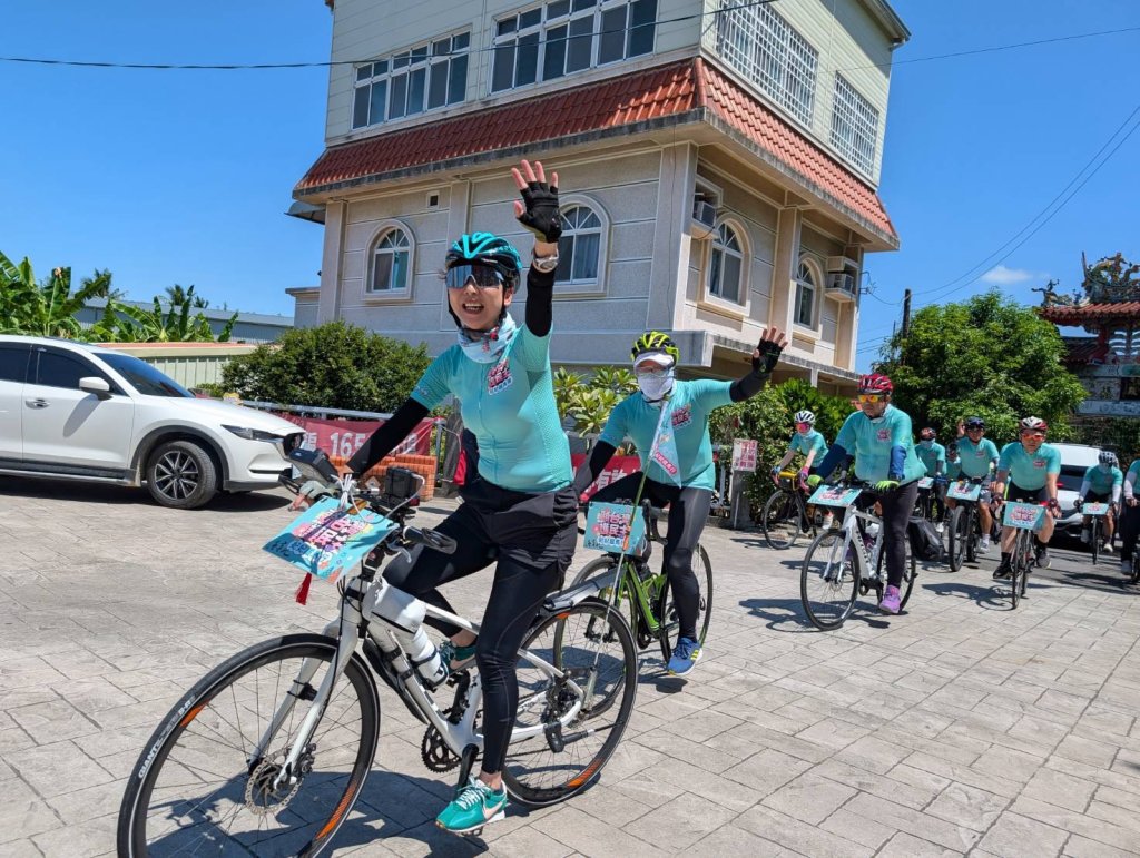 妃妃鐵馬隊第二天直攻山城七區 民眾沿途幫陳亭妃加油嗨翻天
