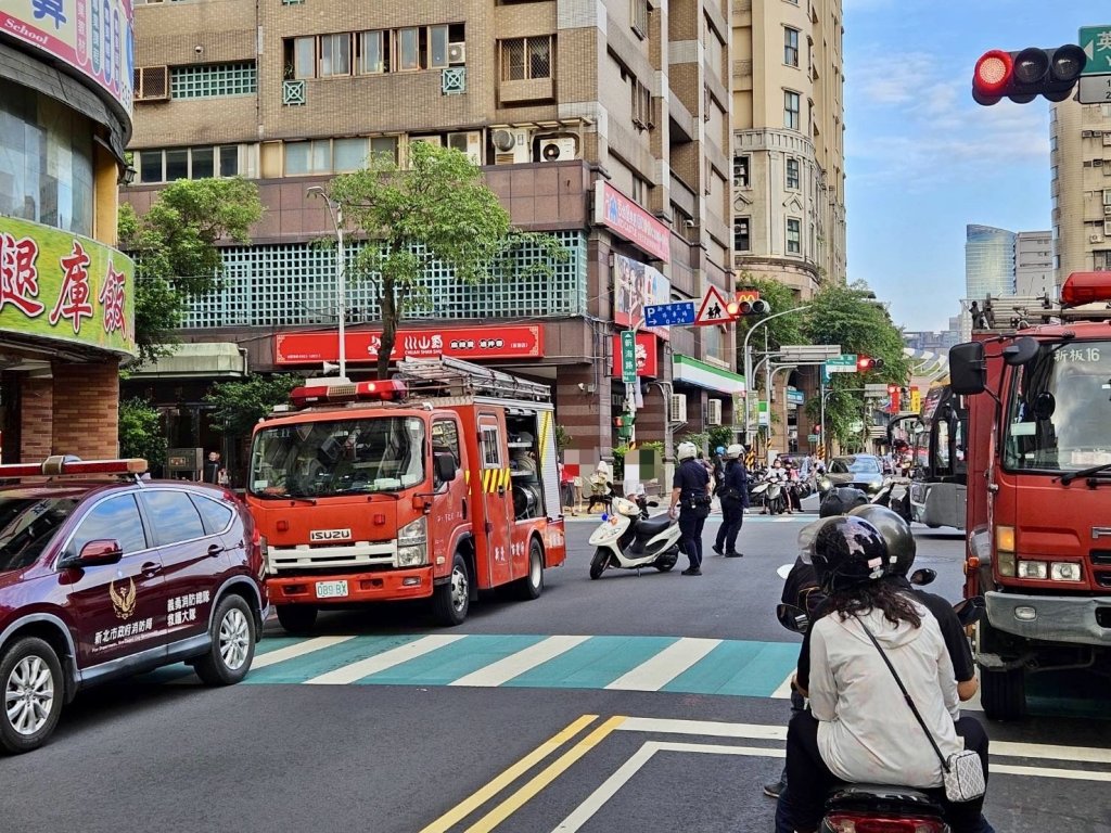 板橋區新海路一處民宅發生火警　一人嗆傷送醫無大礙