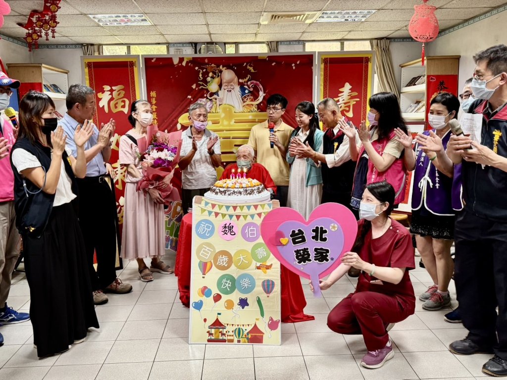台北榮家住民百歲暖壽　家屬感謝榮家細心照顧