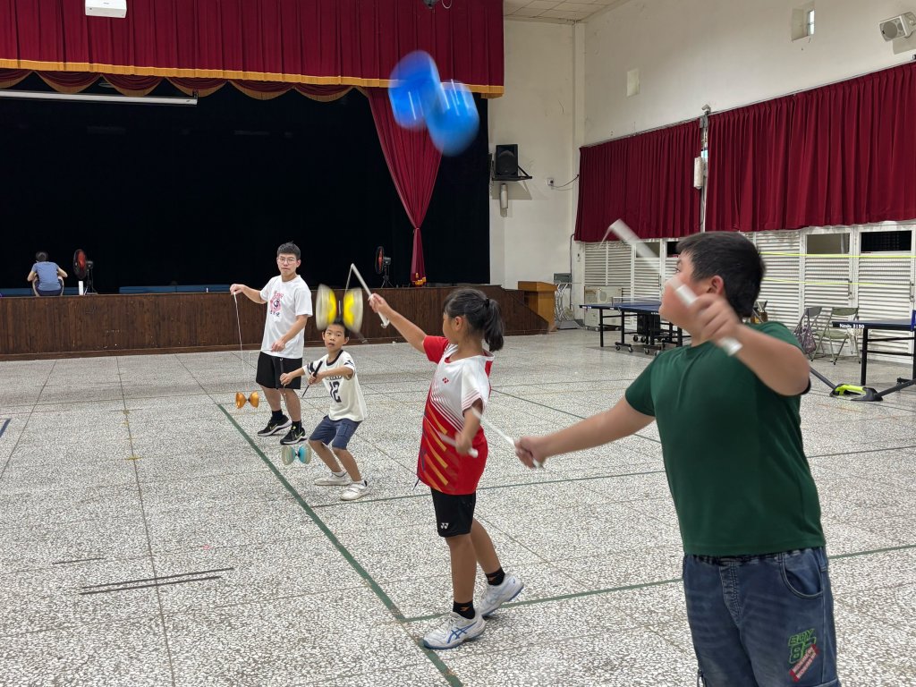 替代役男札根校園 協助推廣扯鈴教學 讓學生們傳承民俗技藝