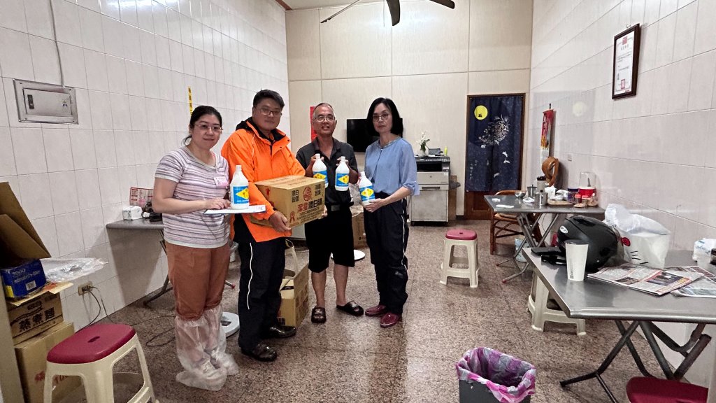 南區灣裡地區降大雨造成淹水 南區公所立即進行應變措施 協助居民災後清潔消毒