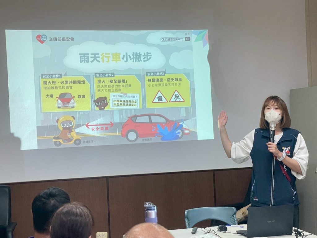 清潔城市也要安全行！ 南警交通大隊結合環保局 巡迴交安知識講座開課