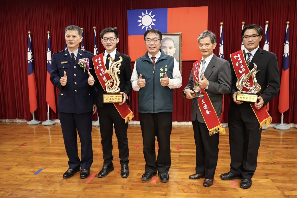 南市114年警察節慶祝大會 黃偉哲出席頒獎感謝警察維護治安保障市民安全