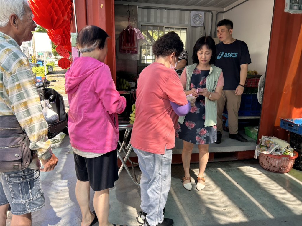 楠西市場中繼站促銷活動開跑 經發局市場處發放消費券刺激買氣
