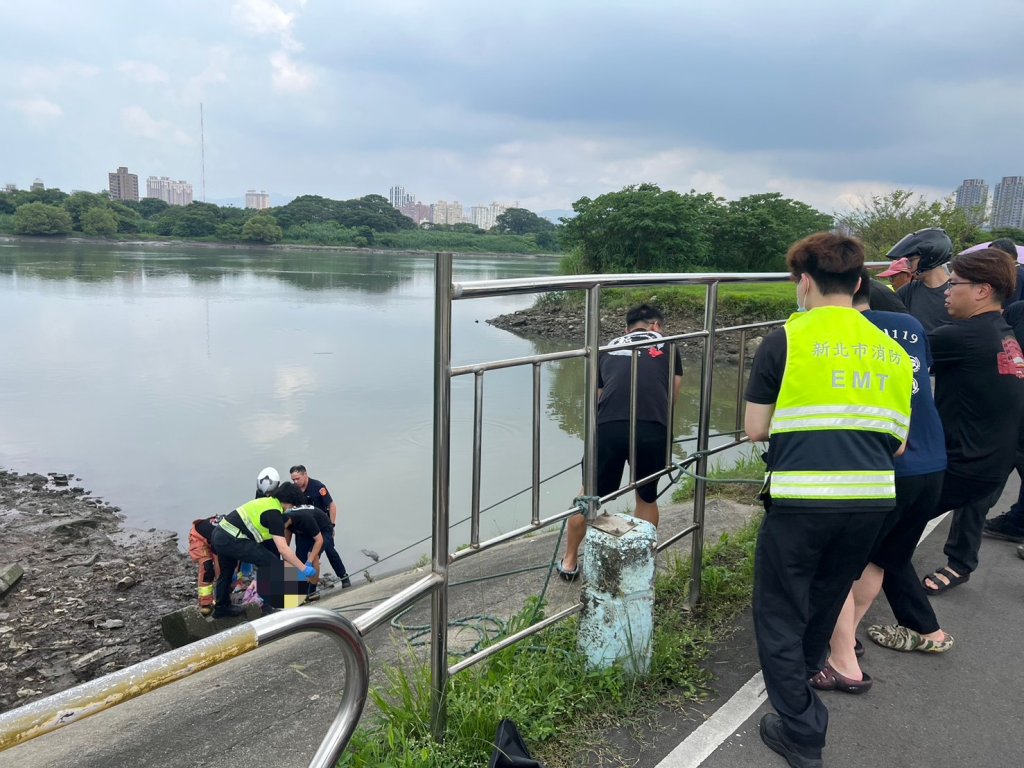 家庭不睦老婦心碎落水 警消及時搶救挽回一命