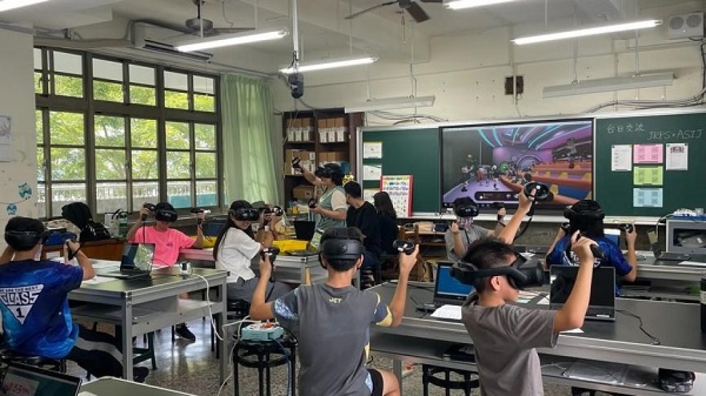 高雄大學打造教育元宇宙教室 跨國連線日本與高市國小實踐沉浸式學習