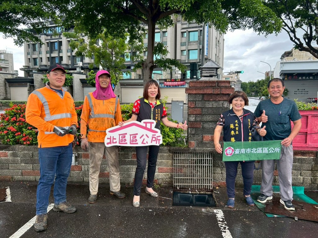 花園夜市側溝加裝防擋板 北區公所持續防治水溝汙染