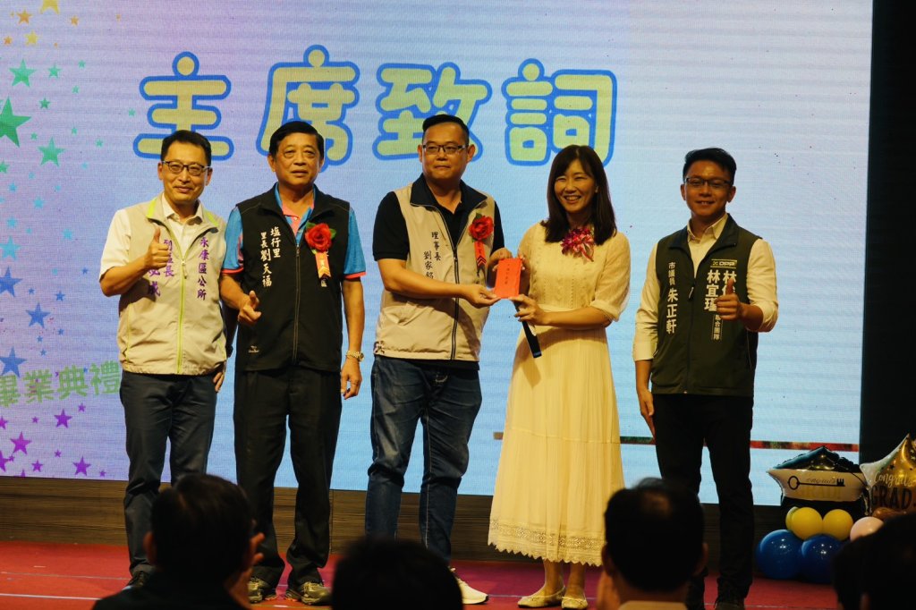 大塩行商圈響應公益 捐贈三村國小五萬元獎助學金