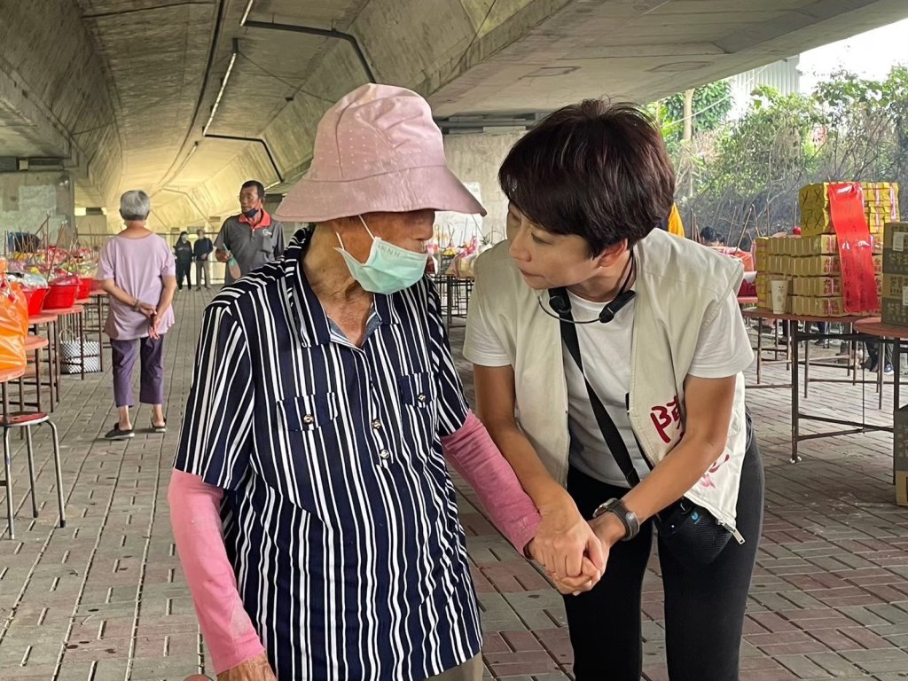 台南無敬老計程車點數補貼 陳亭妃與七位議員向市府爭取