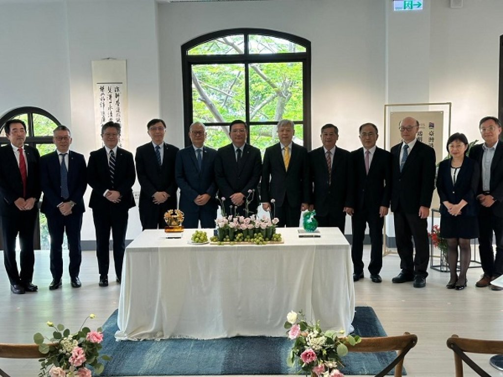  鴻明船舶貨物裝卸承攬公司續簽 高雄港第70號碼頭20年長約 貨櫃三雄深耕高雄港近洋線貨櫃業務