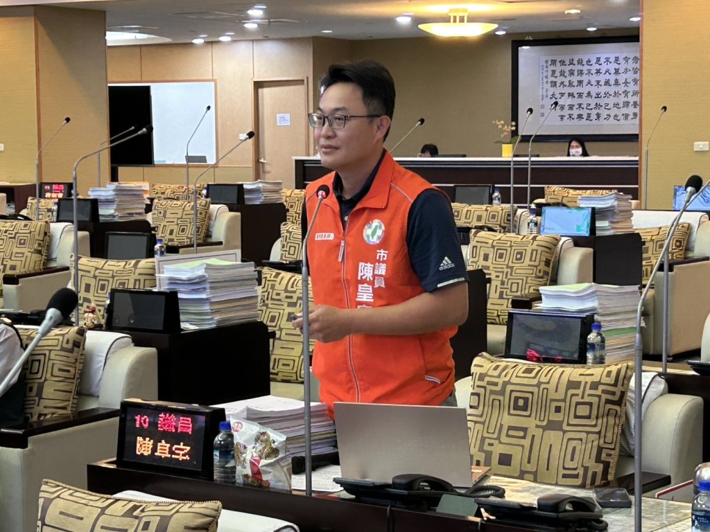 陳皇宇關注駕照考照便利性 建議區公所協助民眾網路報名機車駕照
