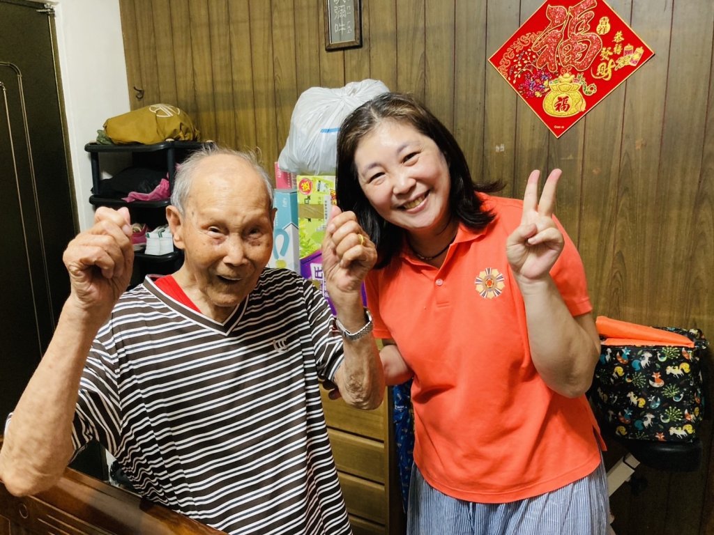 史上頭一招！新北市老榮民穿清涼衣消暑好興奮