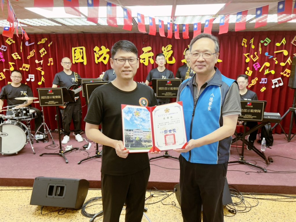 表達對榮民前輩的敬意與感謝　國防部示範樂隊公益演出陪伴八德榮家住民長輩重返老歌年代