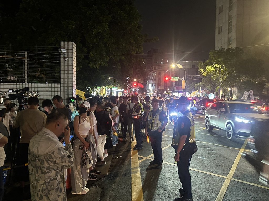 陳佩琪台北看守所聲援  土城警：尊重意見表達