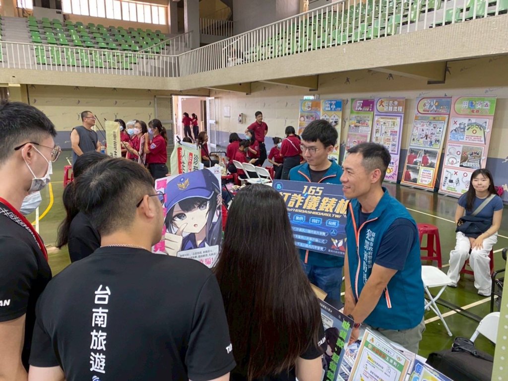 南市警局結合2025臺南旅宿就業博覽會 宣導青年辨識求職陷阱遠離詐騙