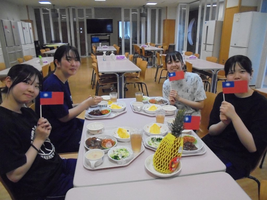 台南鳳梨前進北海道 美唄市當地高中生大讚好吃