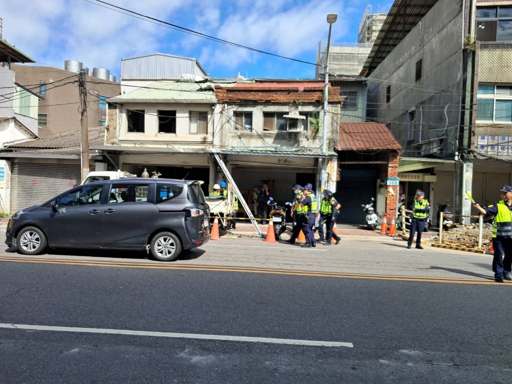 土城養生館暗藏春色惡性不改 警施鐵腕強力拆除違建