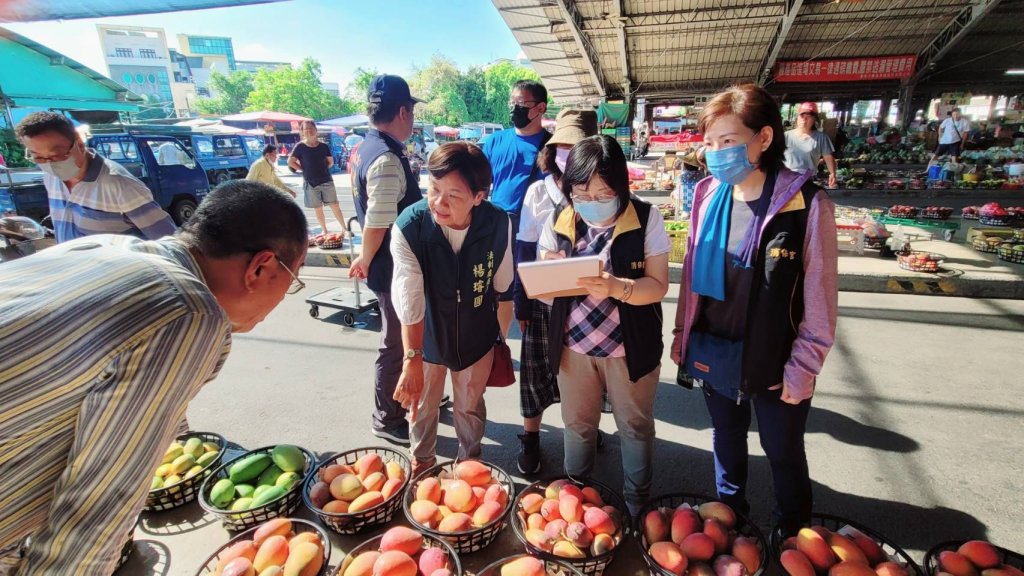 芒果產季南市府消保官進行查核 呼籲消費者注意保存及購買安心標章有保障