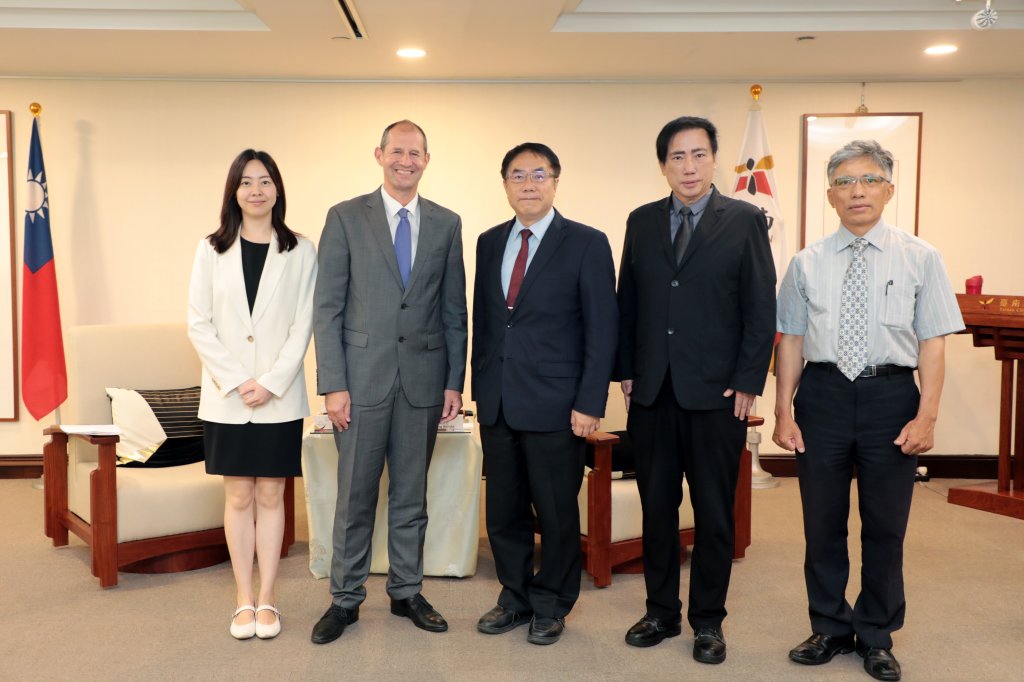歐盟谷力哲處長拜訪黃偉哲 肯定民主人權價值與經貿合作無限潛力