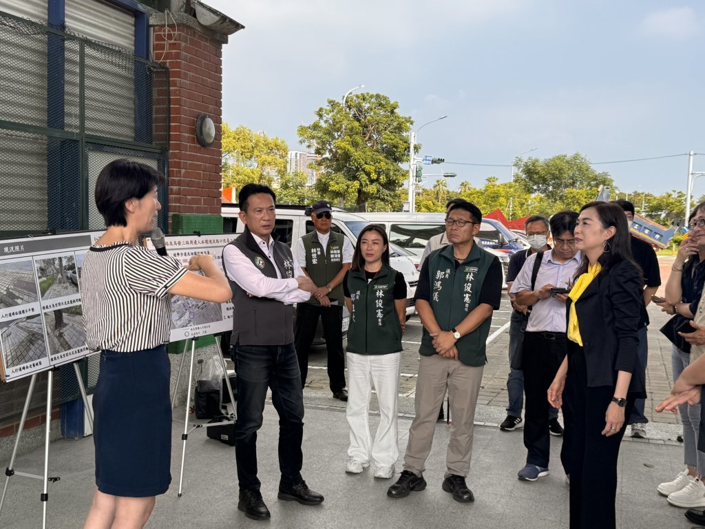 南市「永續提升人行安全計畫」再獲中央補助2.5億元 林俊憲及多名市議員前往校園會勘